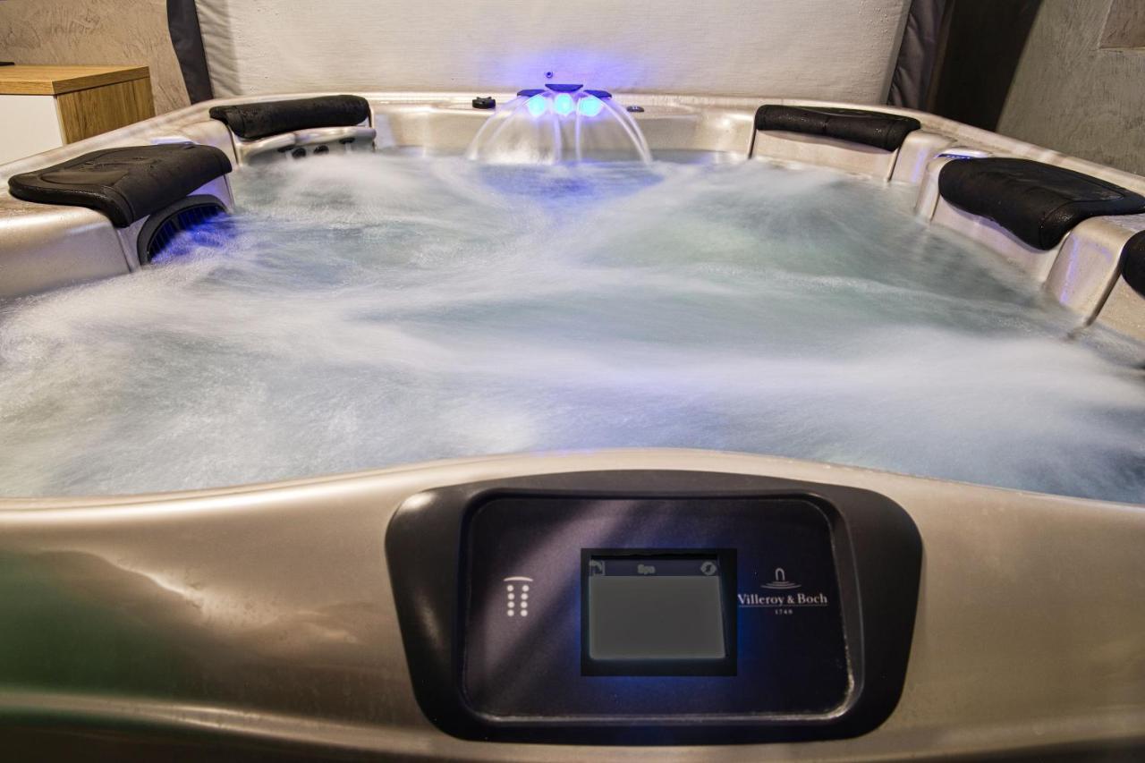 Skuteč Apartmany A Wellness Vmal מראה חיצוני תמונה